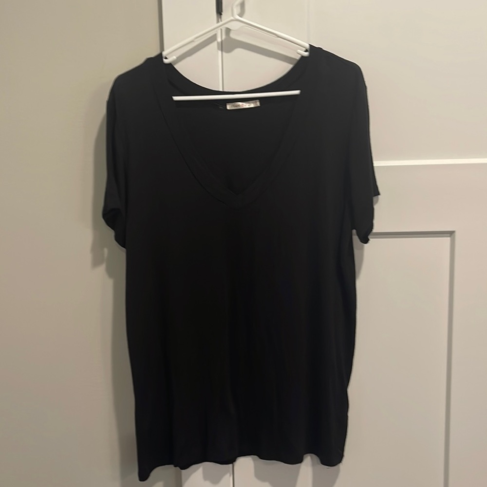 Heart and Hips Black V Neck shirt size S